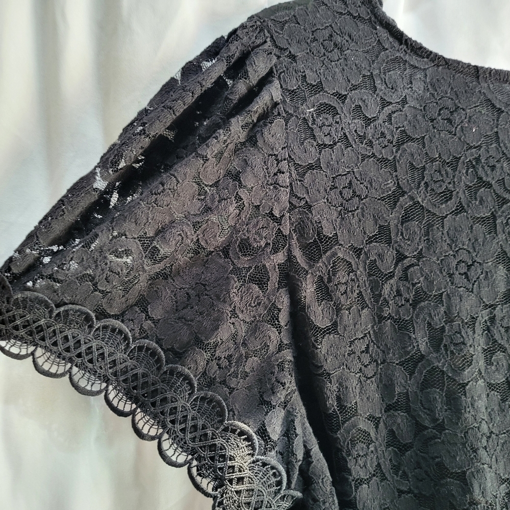 NWT Torrid Stretch Lace Crop Top Black 3X - Picture 3 of 7